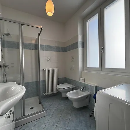 La Casa Di Emy- Larihome A74 Lägenhet *